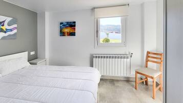 4 slaapkamers, een strijkplank/strijkijzer, gratis wifi, beddengoed