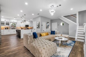 Smart TV, tenis de mesa, libros y estéreo