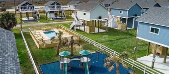 Stunning Villa with Upper Deck Views of the Gulf and Intercoastal Waterway.