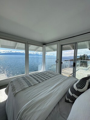 4 bedrooms, desk, iron/ironing board, travel crib