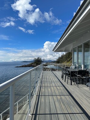 Unclassified image, 4 of 51, button