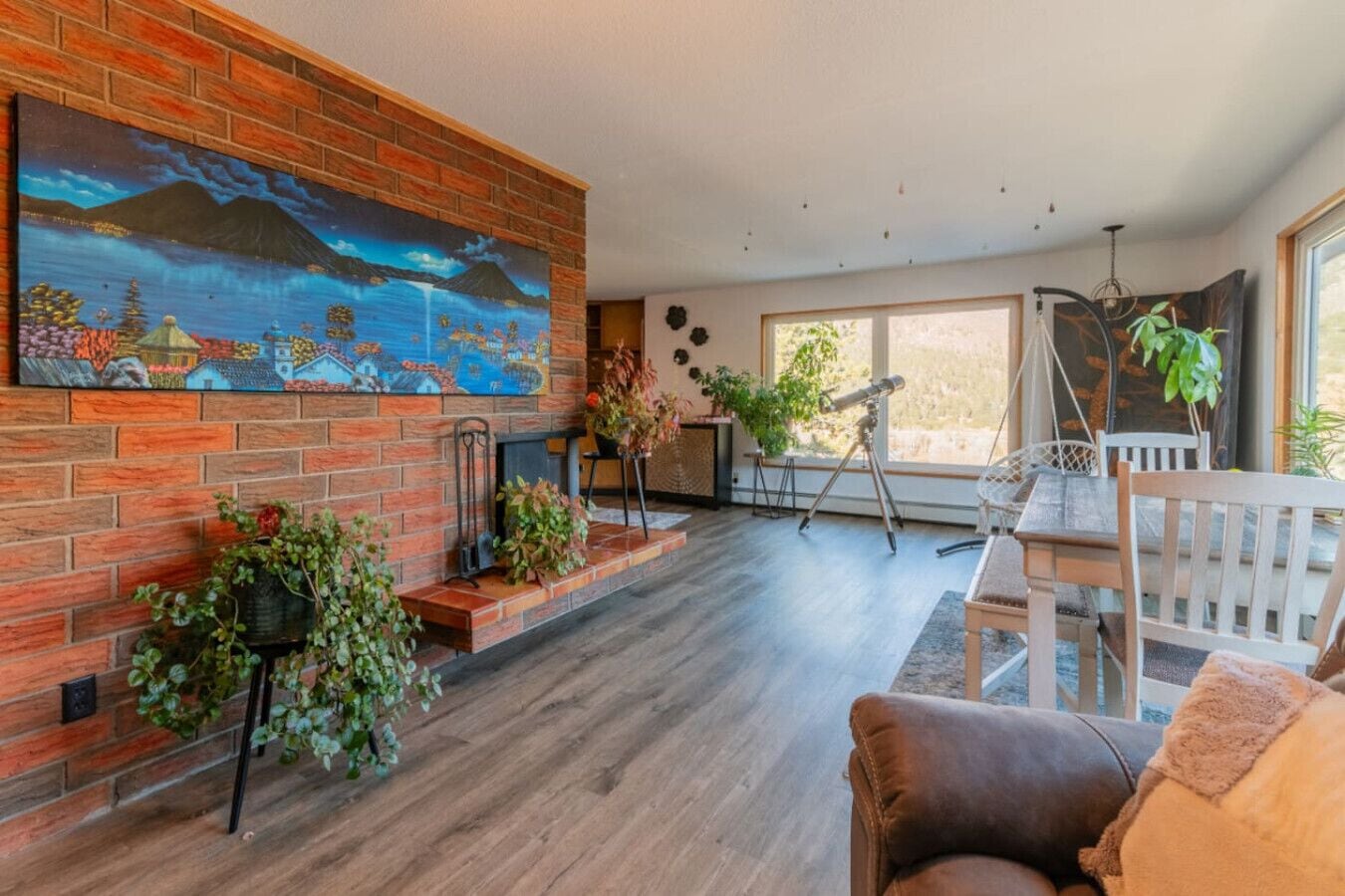 Smart TV, fireplace, stereo