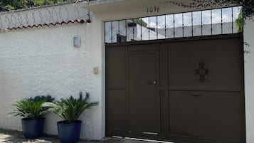 Façana frontal de l'allotjament