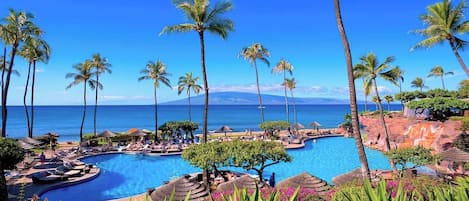 Een buitenzwembad, een verwarmd zwembad