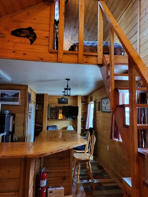 Interior - CUTE CABIN 10 MINUTES FROM TOWN AND FISHING (Soldotna)