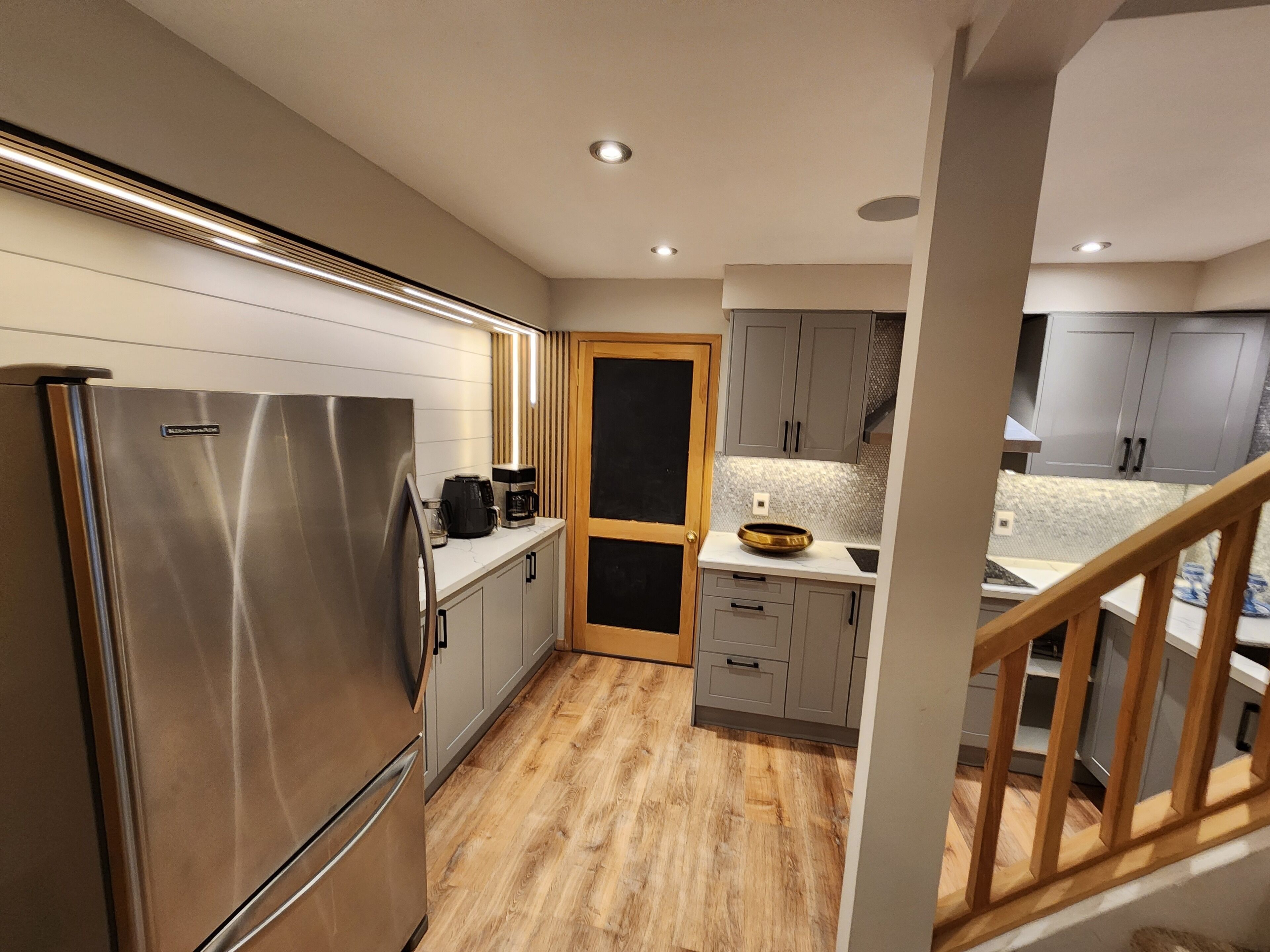 Réfrigérateur, micro-ondes, four, cafetière/bouilloire