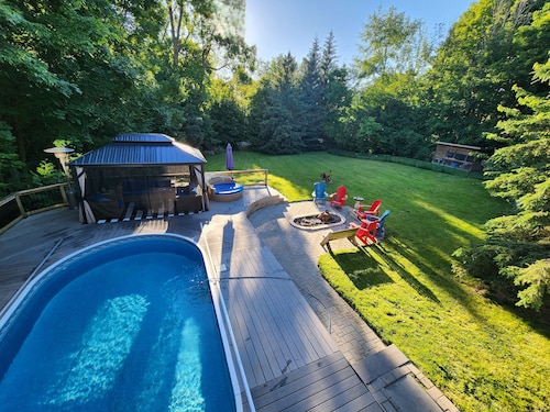 Cozy 2 bedroom basement with pool, jacuzzi, gym & sauna. Come see the chickens 