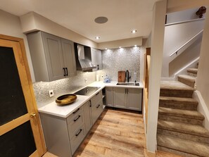 Fridge, microwave, oven, coffee/tea maker