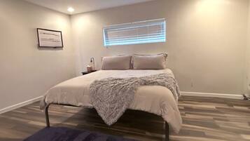 2 makuuhuonetta, silitysrauta/-lauta, Wi-Fi, vuodevaatteet