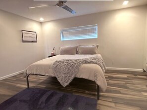 2 habitaciones, tabla de planchar con plancha, wifi y ropa de cama