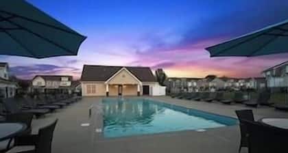 Stylish space with easy access to Clarksville’s best shopping and restaurants.