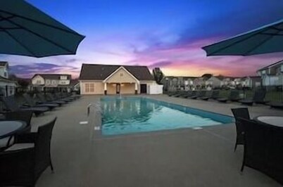 Stylish space with easy access to Clarksville’s best shopping and restaurants.