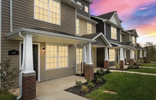 Stylish space with easy access to Clarksville’s best shopping and restaurants.