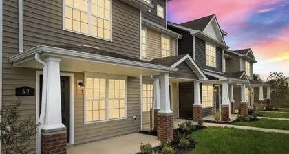 Stylish space with easy access to Clarksville’s best shopping and restaurants.