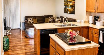 Modern Townhome With Pool Near Fort Campbell