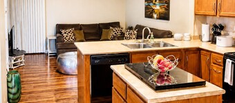 Modern Townhome With Pool Near Fort Campbell