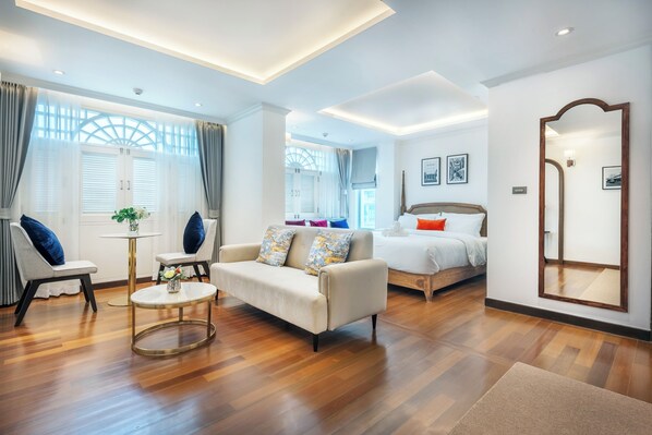 Family Suite, City View | Desk, free WiFi