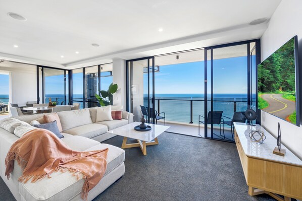 Smart-TV, videospill, DVD-spiller og fotballspill