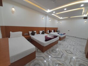 Free WiFi, bed sheets - Goroomgo Nirmala Palace Ayodhya (Faizabad)
