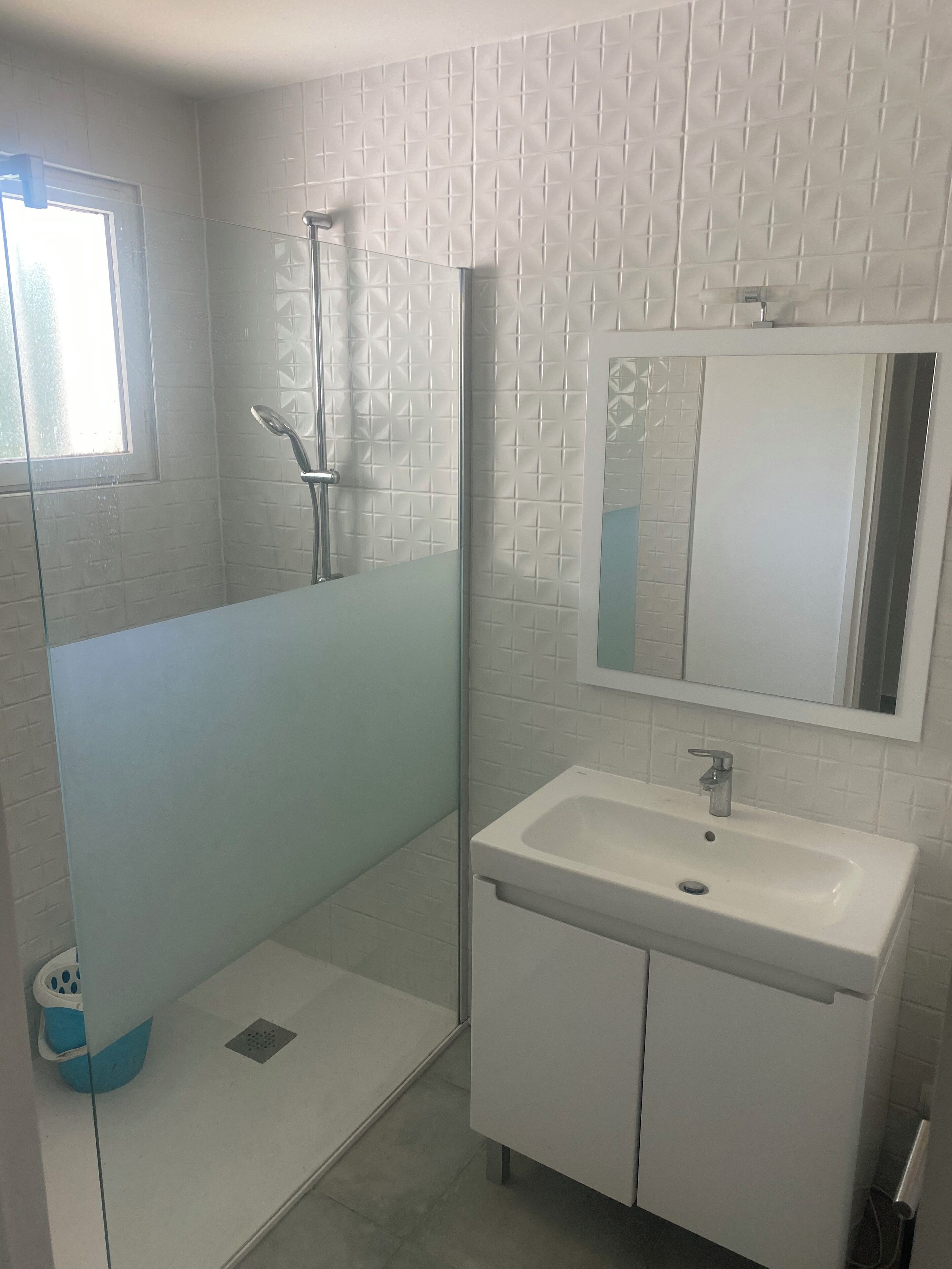 淋浴设施、吹风机、毛巾、肥皂