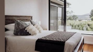 3 dormitoris, escriptori, planxa i posts de planxar i wifi gratuïta