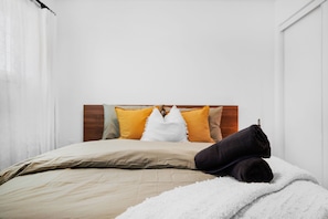 4 habitaciones, escritorio, tabla de planchar con plancha y wifi 