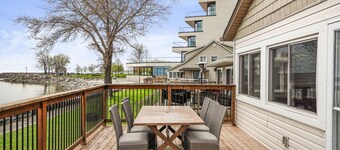 Waterfront Family Cottage with 3BR + Parking