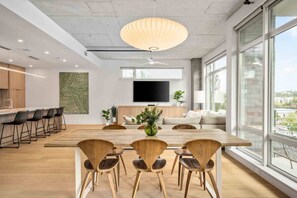 Unclassified image, 4 of 45, button