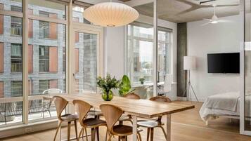 2 bedrooms, desk, iron/ironing board, travel cot