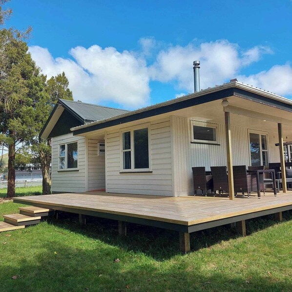 Outdoor dining - Mountain Views, The Adventurers Rest, Raetihi
Near the Mt Ruapehu Ski Fields (Raetihi)