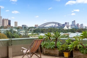 Property grounds - Chic Studio with Pool Overlooking the City (Potts Point)