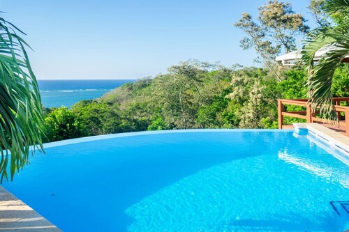 Apricari Villa/5 BDRM/Pool/3 Kitchens/Luxury Views