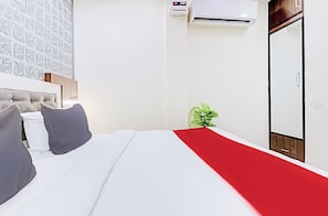 Habitació doble Deluxe, vistes a la ciutat | Escriptori, habitacions insonoritzades i wifi gratuïta 