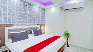 Habitación Deluxe doble, vistas a la ciudad | Escritorio, sistema de insonorización, wifi gratis