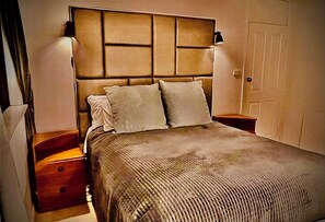 1 bedroom, bed sheets