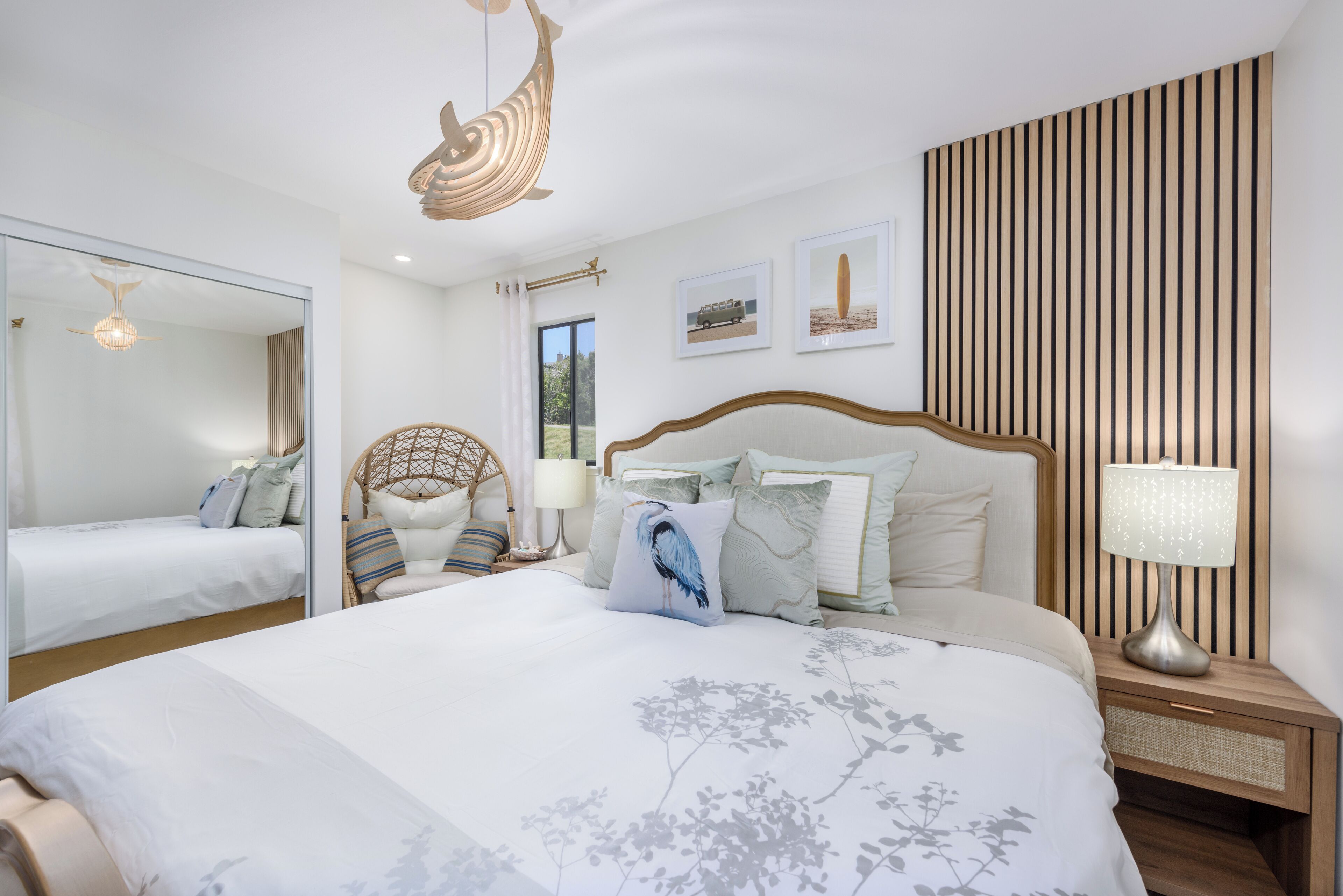 3 quartos, escrivaninha, ferros/tábuas de passar roupa