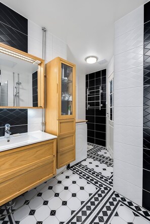 Shower, eco-friendly toiletries, hair dryer, bidet