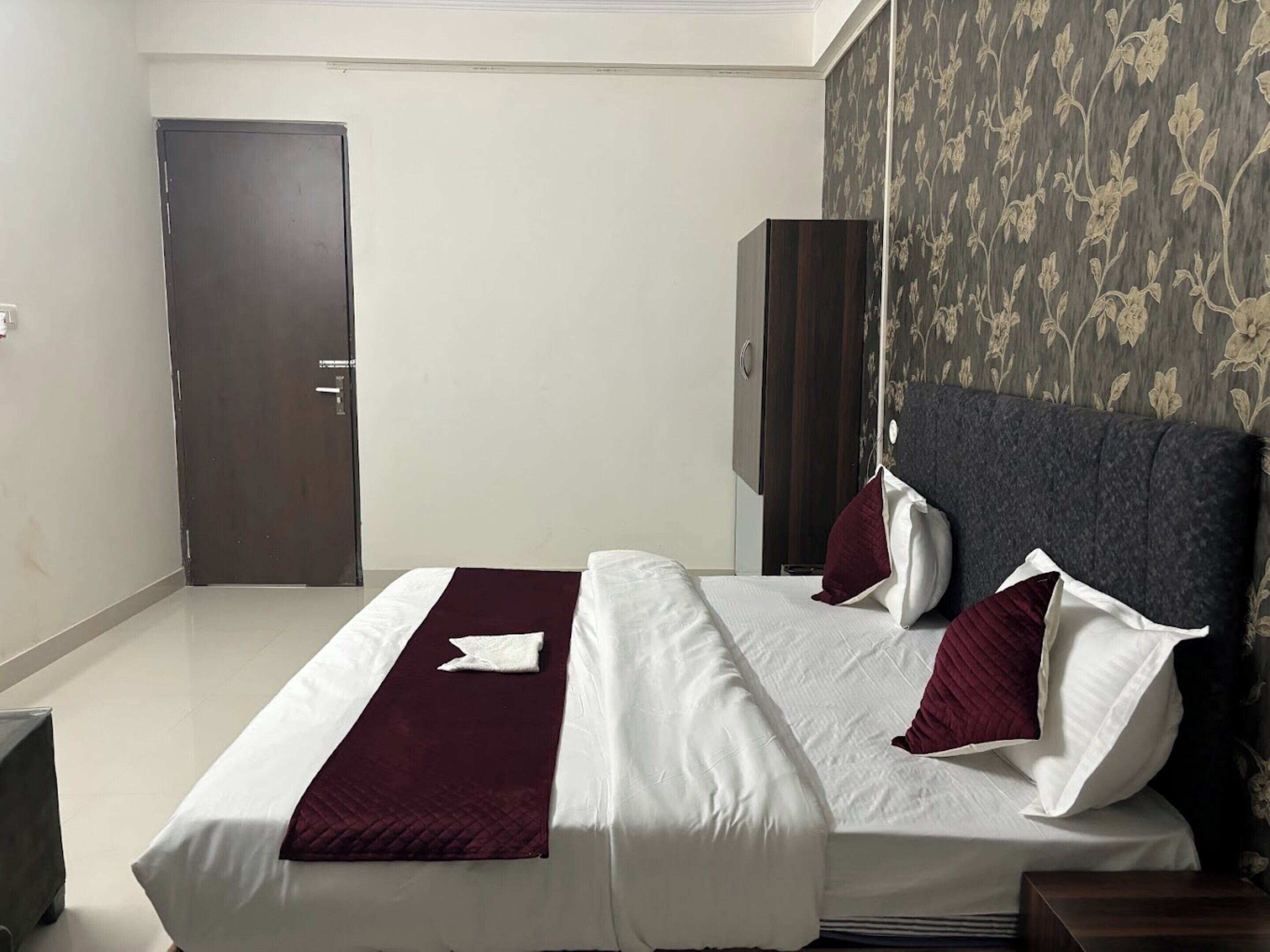 Deluxe Triple Room | Soundproofing, free WiFi, bed sheets