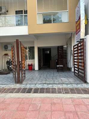 Front of property - The Bunglo Villa Prayagraj (Prayagraj)