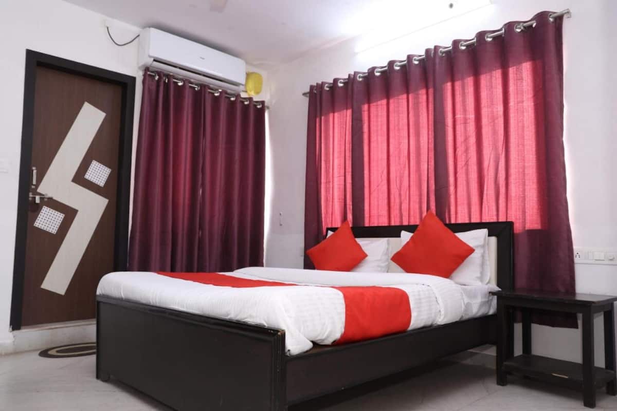 Quarto triplo luxo | Quartos à prova de som, Wi-Fi de cortesia, roupa de cama
