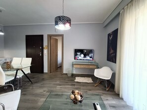Dining - Highlighted Hosting (Athens)