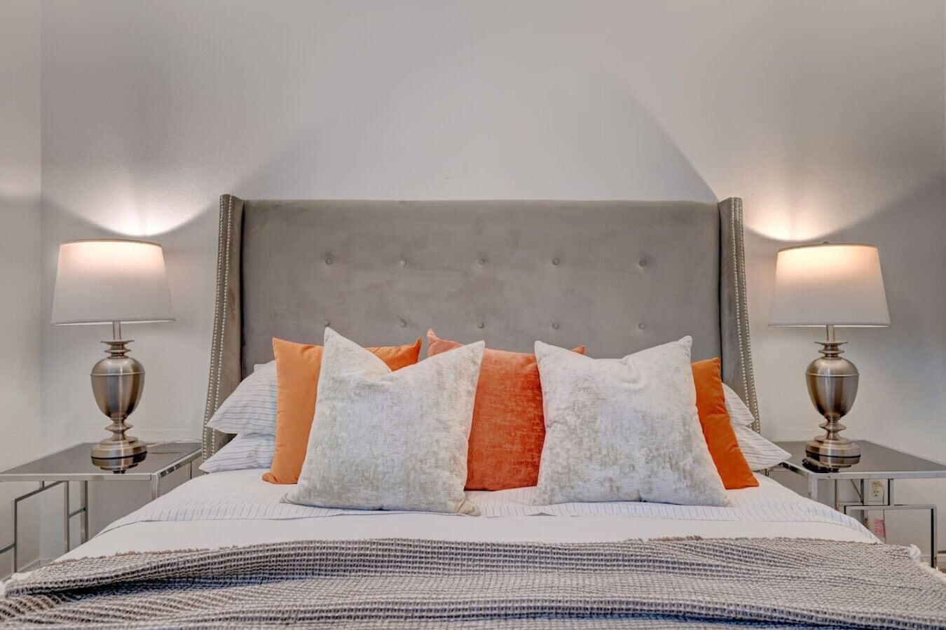 6 Schlafzimmer, Schreibtisch, Bügeleisen/Bügelbrett, Reisekinderbett