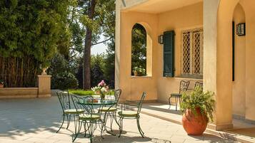 Villa | Terrace/patio