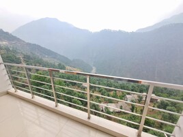 Deluxe Room | Desk, laptop workspace, blackout drapes, iron/ironing board