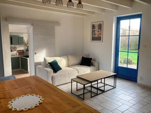Smart TV, fireplace - Cottage for 4 to 6 persons + private jacuzzi (Péault)