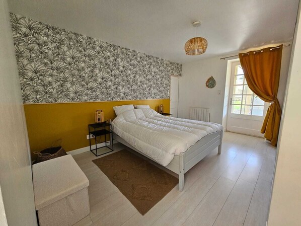2 bedrooms, travel cot, WiFi, bed sheets - Cottage for 4 to 6 persons + private jacuzzi (Péault)
