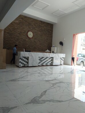 Reception - HOTEL EVERLAND Rajkot (Rajkot)