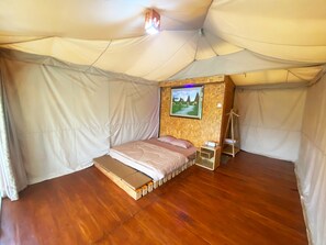 Deluxe Tent, 1 Queen Bed, Non Smoking, Garden View