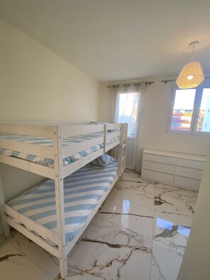 2 Schlafzimmer, Bügeleisen/Bügelbrett, Bettwäsche