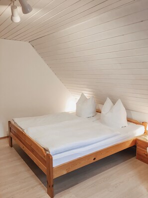 1 dormitori, planxa i posts de planxar, wifi i roba de llit 